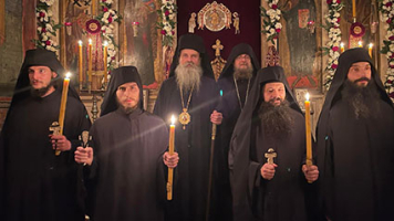 Новопотстрижени дечански монаси